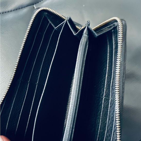 GUCCI BLACK ZIPPY SOHO WALLET - Picture 4 of 11